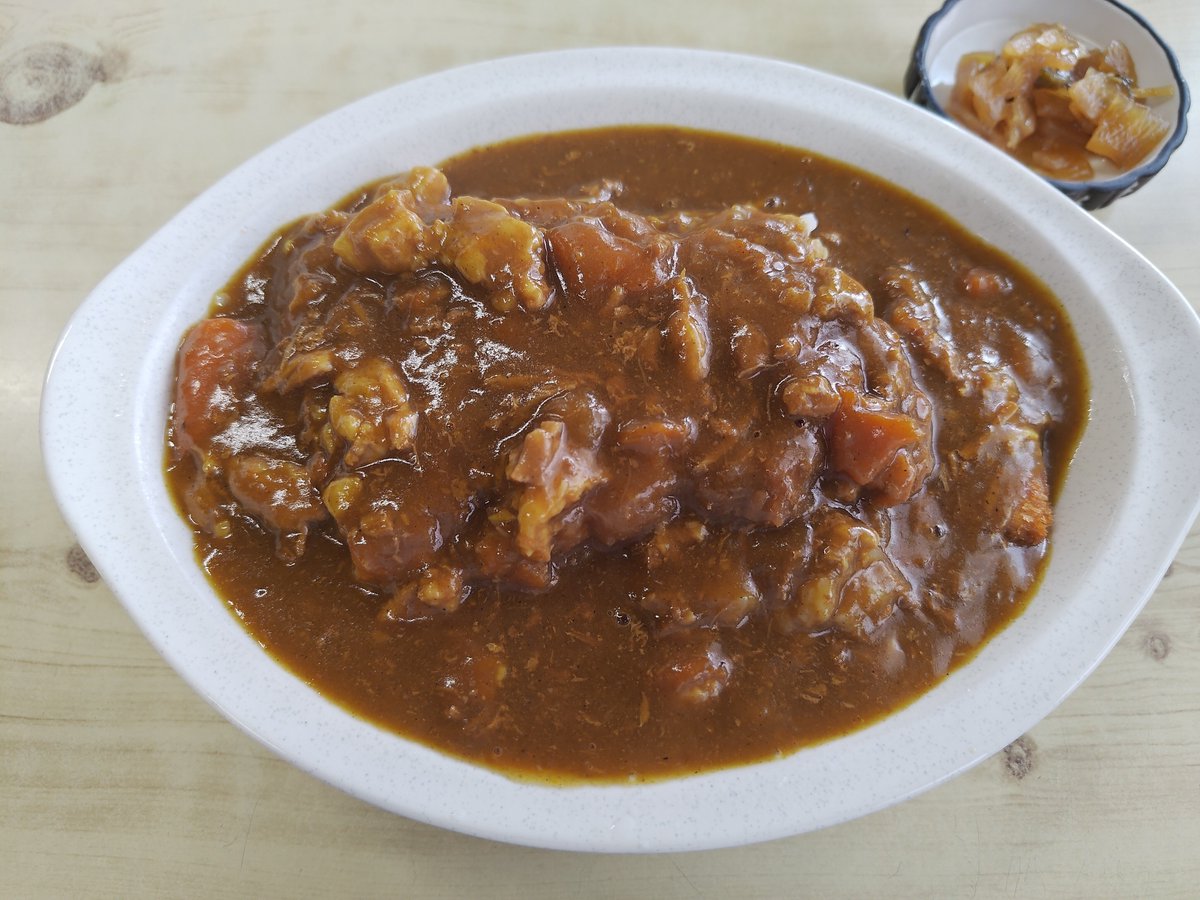 TERADA34021715's tweet photo. 今日の昼食。
今日は休日出勤なので…
カツカレー食べてテンション上げます！
#ななみ支店 https://t.co/M3QJwbVIaG
