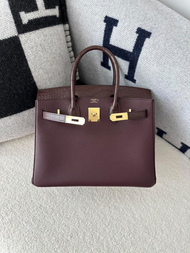 DubaiStyleChic's tweet photo. ✨ Timeless elegance in every detail. 🤎
#H #Birkin #LuxuryBag #Fashion #LuxuryStyle https://t.co/UsUDmfGHmS
