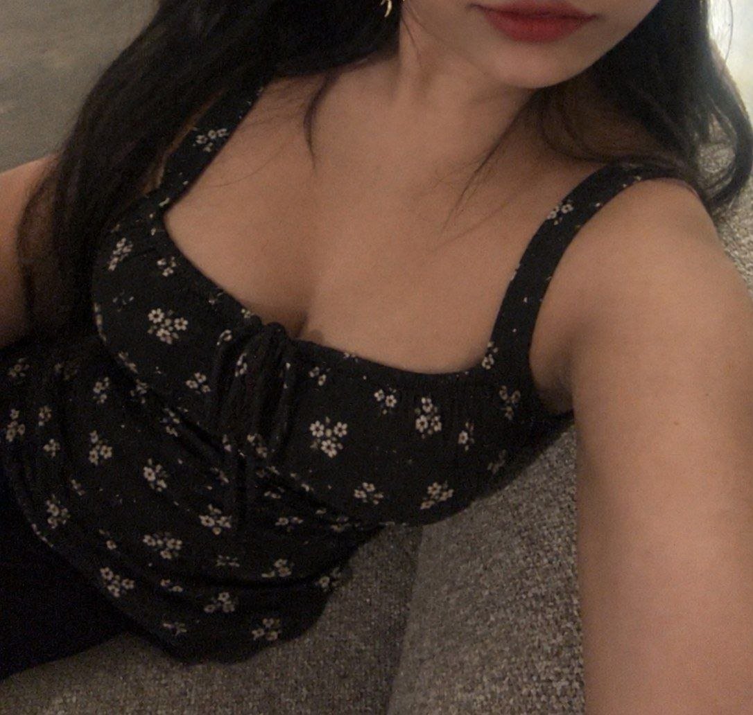 goddessjhanvi's tweet photo. You can just stare here because my attention is earned🖤 https://t.co/vrWihpXLN7
