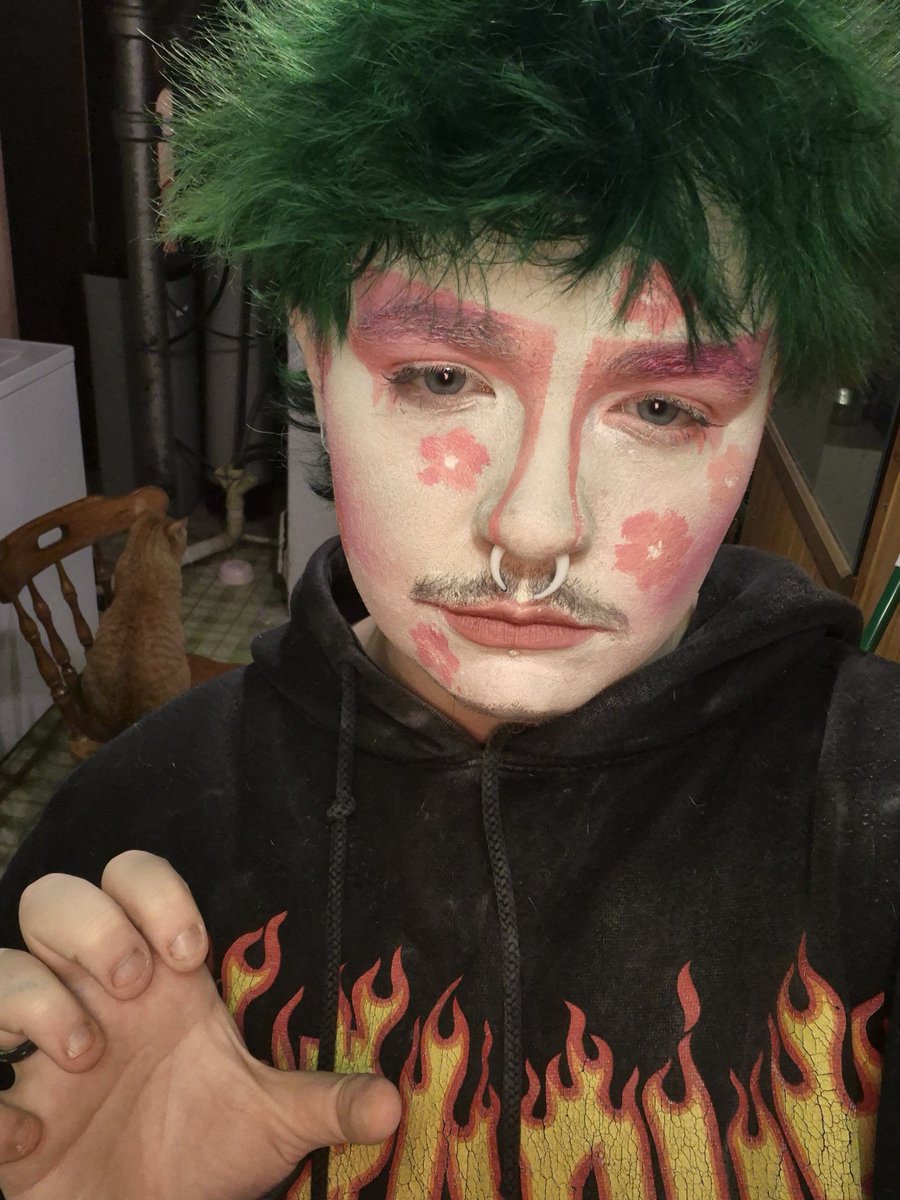 poltergeist_pup's tweet photo. if i'm so pretty send me a tribute already https://t.co/qLesFRFPyI
