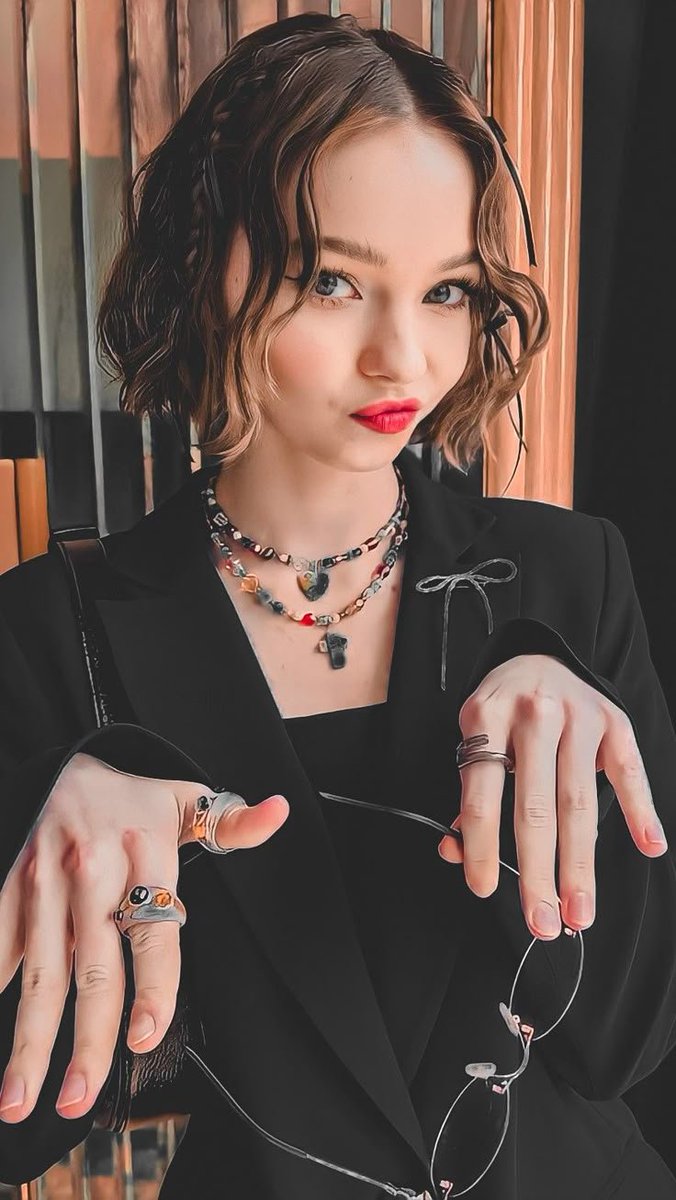 ironscyther_'s tweet photo. ✨️ Emma Myers ✨️

Actrice américaine surtout connue pour son rôle de Enid Sinclair dans la série Wednesday et pour le film Minecraft (Chicken Jockey 🫪) 

Film/série que je recommande :

- Wednesday (Série)
- A Good Girl's Guide to Murder (Série)
- Family Switch
-Minecraft https://t.co/sCaMPgmWc3
