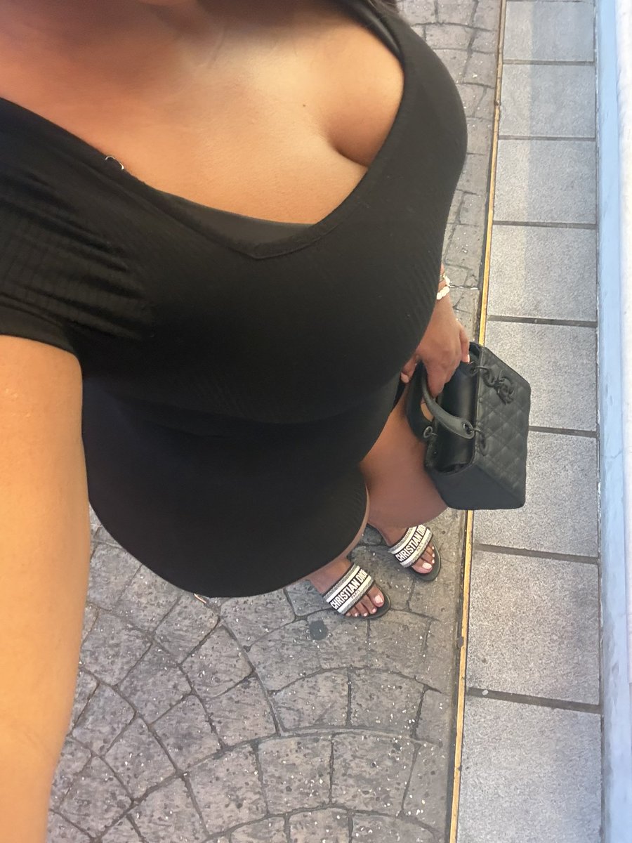 sheisBLKwidow's tweet photo. Thee BLK Widow 🖤👸🏾💰

#Dior #spoilme #findom #mistress #fypシ゚ #prettyfeet #queen #thickthighs https://t.co/sPJIYPfIl1