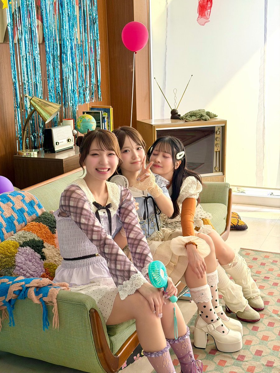 SWEET_STEADY's tweet photo. ほわほわな気持ちになります🫧🤍

🩵音井結衣 @yui_ss0109 
💜塩川莉世 @rise_ss0731 
🧡庄司なぎさ @nagisa_ss1029 

・┈┈┈┈┈┈┈┈┈┈・
▼MV『ちょーだいHAPPY！』🪩
https://t.co/6ee5NHw8jv

 #SWEETSTEADY
 #すいすて https://t.co/qlbrlePYFs