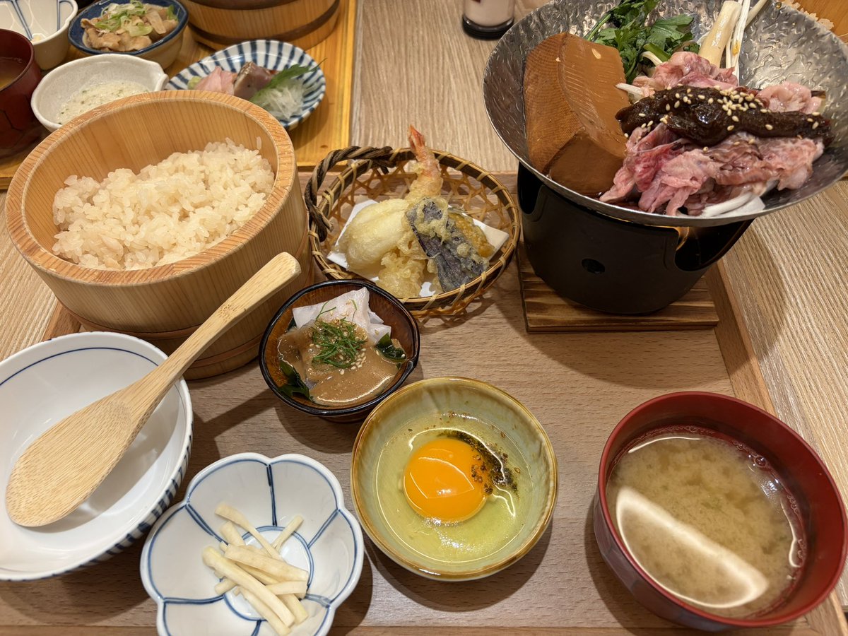 Sakura365248's tweet photo. うまいっ❣️
鯛飯なう❣️❣️❣️❣️ https://t.co/5USR9KkzIV