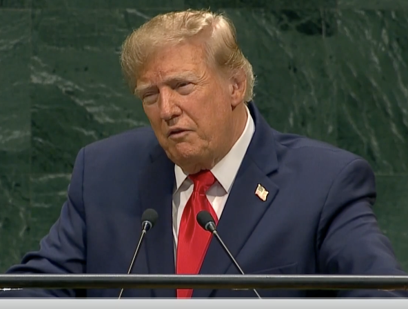 Jimbo_G1's tweet photo. @DrewPavlou @AlboMP is a scammer. Trump was wearing a red tie during UNGA. Albo's selfie must be an old one. Pathetic. https://t.co/5sYKr56Uz1
