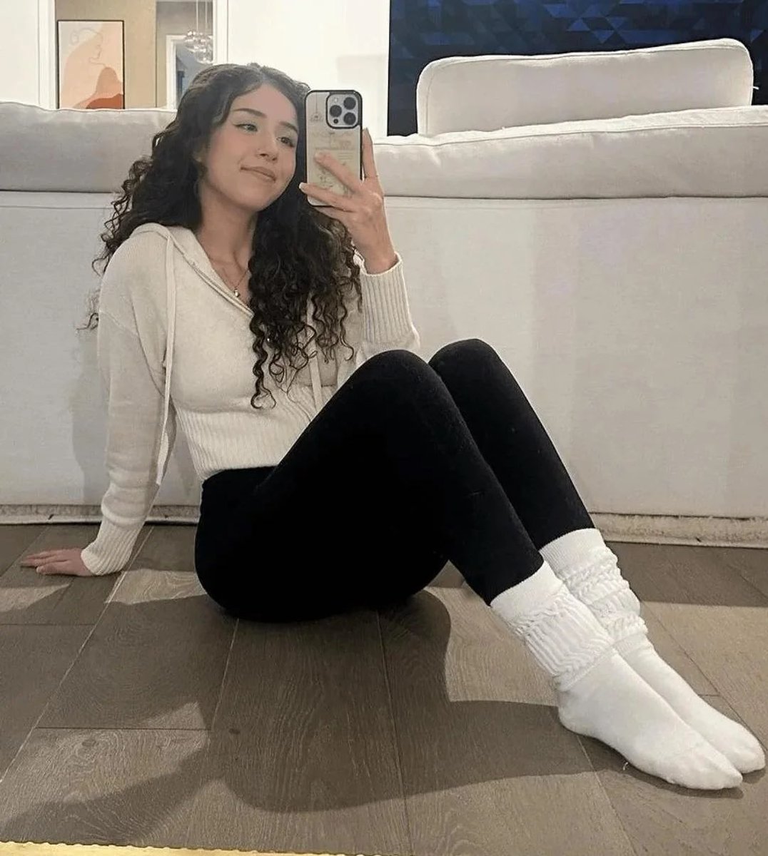 Janemakn's tweet photo. Another night of battling you cute betas 😘 who wants the chance to battle a Goddess hehe. My weaknesses are pinned to give you gooners somewhat of a chance 💜
#wankbattle #wankchat https://t.co/qumvWNR91U