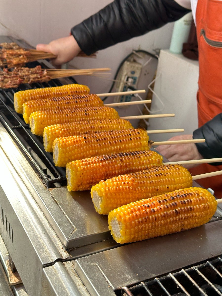 KittyKnoepftk's tweet photo. Craving a quick, flavorful bite on the go Nothing hits quite like a crispy street corn skewer with tangy chili dust from the cart down the block—your midday pick-me-up sorted! https://t.co/rm2puoz1et