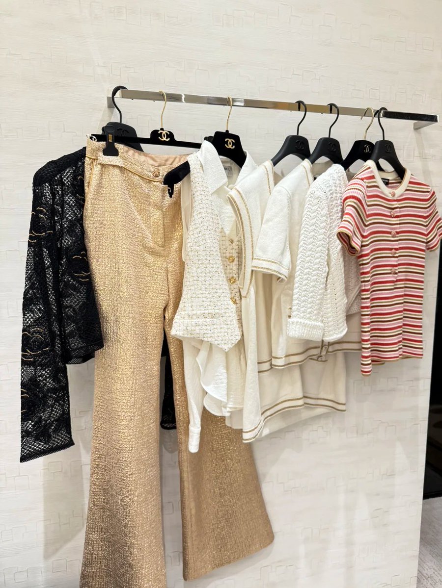 Emily_VIP16's tweet photo. I feel like I have trouble making decisions lol https://t.co/3QLcFLFRB8