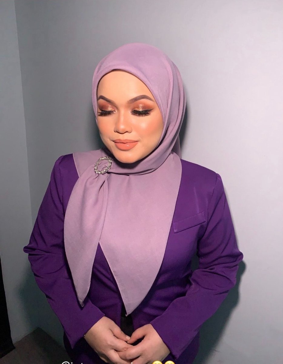 satin_leather10's tweet photo. From DM #asian #newspresenter #formalsuit #silk #hijab #jilbab https://t.co/qwdrFQ64oR
