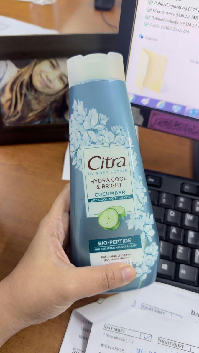 ftriee26's tweet photo. spill lotion wangi 24 jam 😭🙏
plis kalian harus coba Citra yang biru ini, sumpah wanginya ngalahin yang kuning!! sejuk, kalem, bikin pengen jadi cewek wangi seharian 😍 https://t.co/HKcKZNzC9T