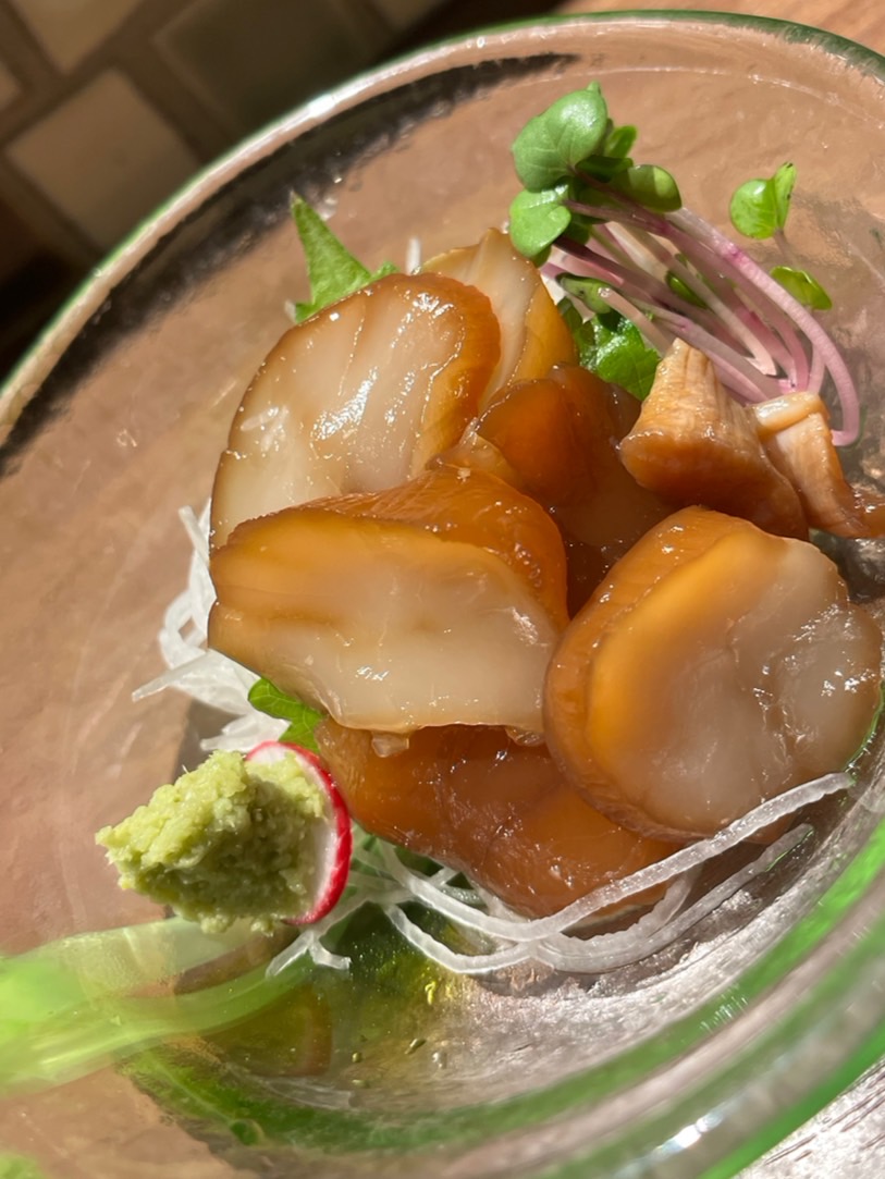 Josui_noge's tweet photo. 大分の郷土料理「りゅうきゅう」をホタテで。

甘めの醤油だれがホタテの旨味とよく合う、ちょっとお酒が進む一品です🍶

日本酒や焼酎のおつまみに！

野毛でいつもと少し違った海鮮料理を楽しみたい方にもおすすめ！

#野毛 #野毛居酒屋 #桜木町 #横浜グルメ #海鮮 #ホタテ #りゅうきゅう #大分料理 https://t.co/thVB8G3ES2