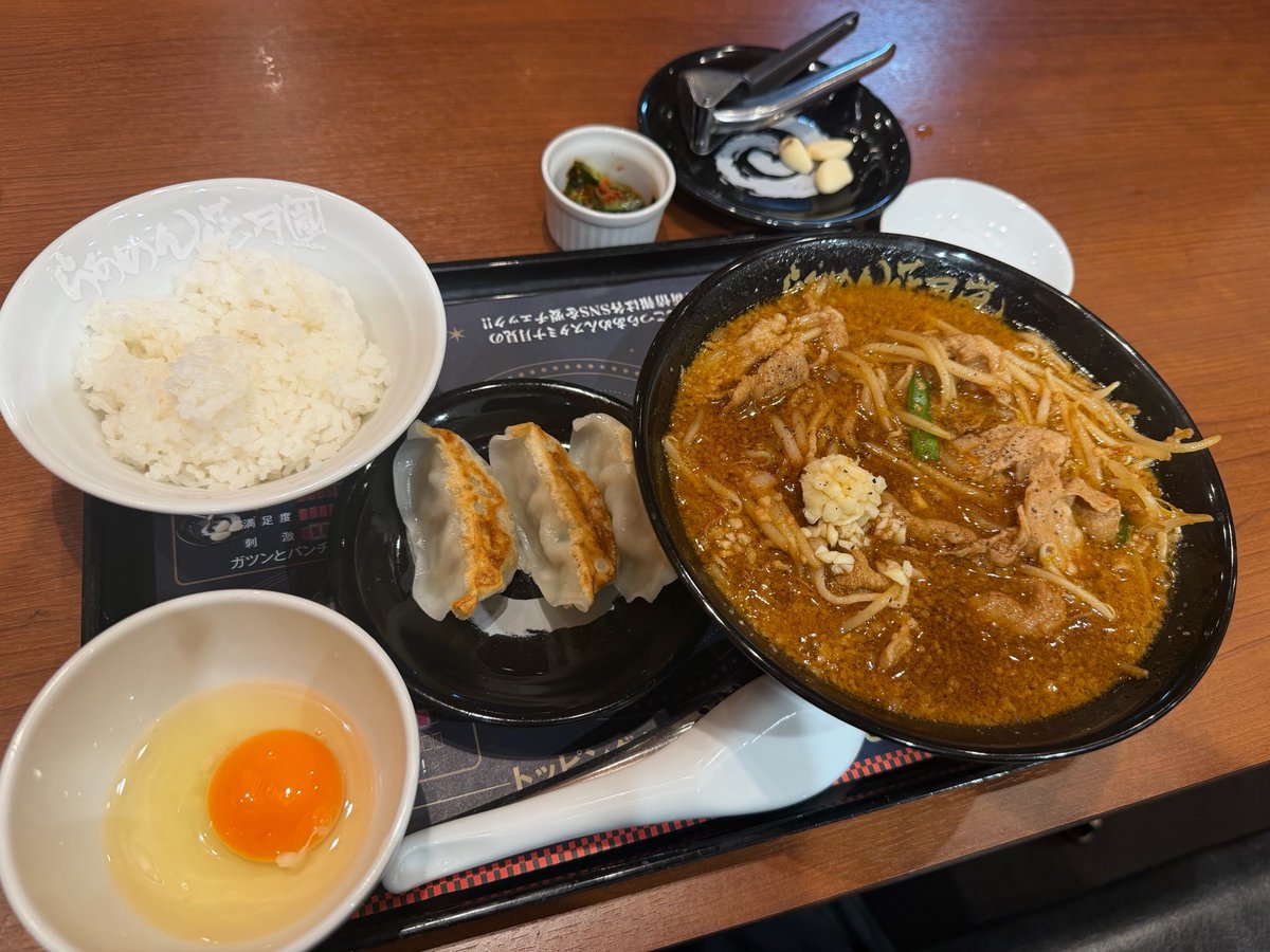 bidorun's tweet photo. 久々の花月🍜

スタミナつけて午後も頑張るぞーい💪
パック買えるといいなぁ🥺(仕事だけどね💢)

こちらは
「嵐げんこつらあめんスタミナ月見」です！ https://t.co/auTmWk1IVT