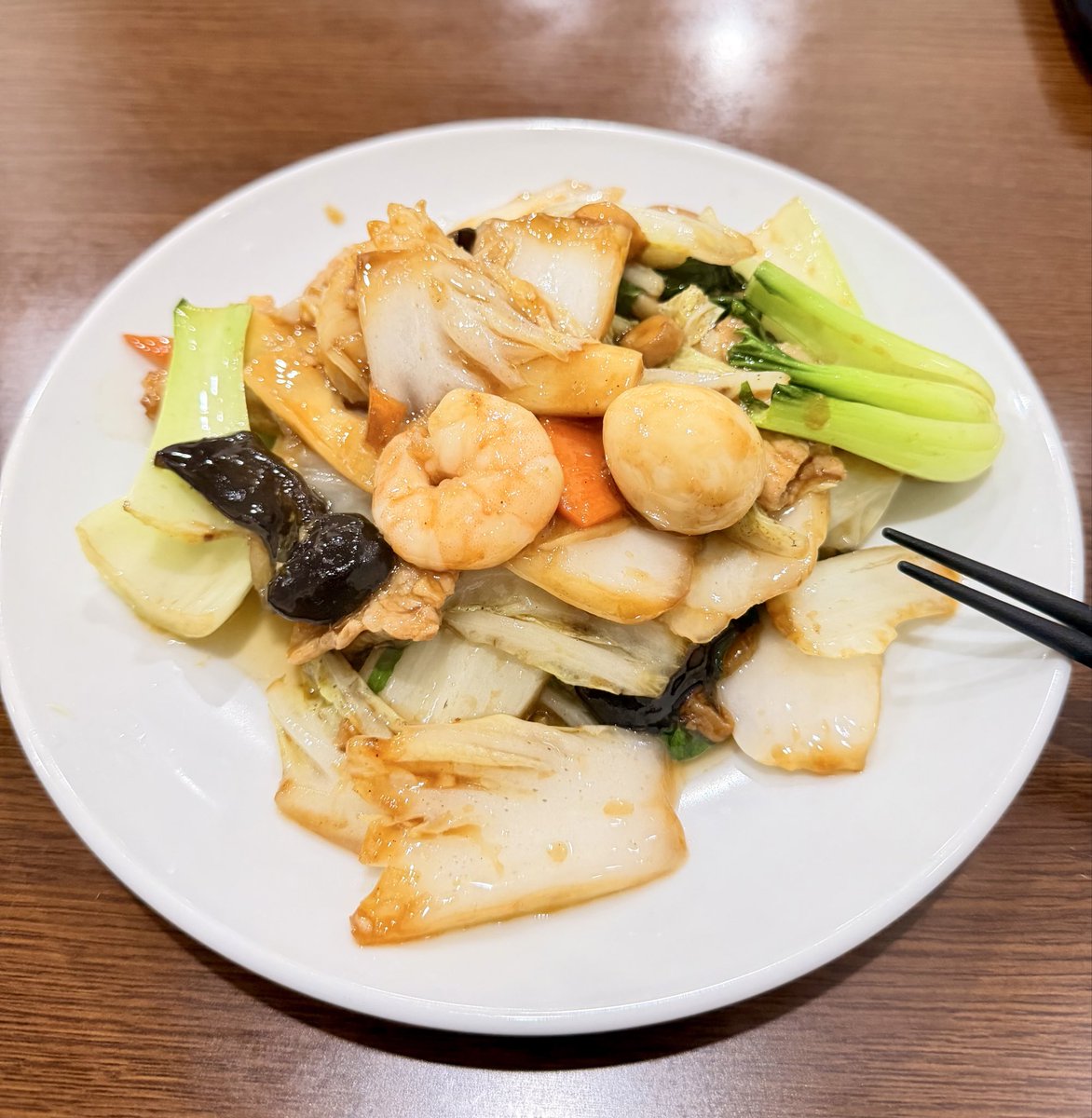 819TMM's tweet photo. 雨天につき、散歩中止のご連絡。你好にて羽付焼き餃子と八宝菜で乾杯。 https://t.co/lR292g6LBQ