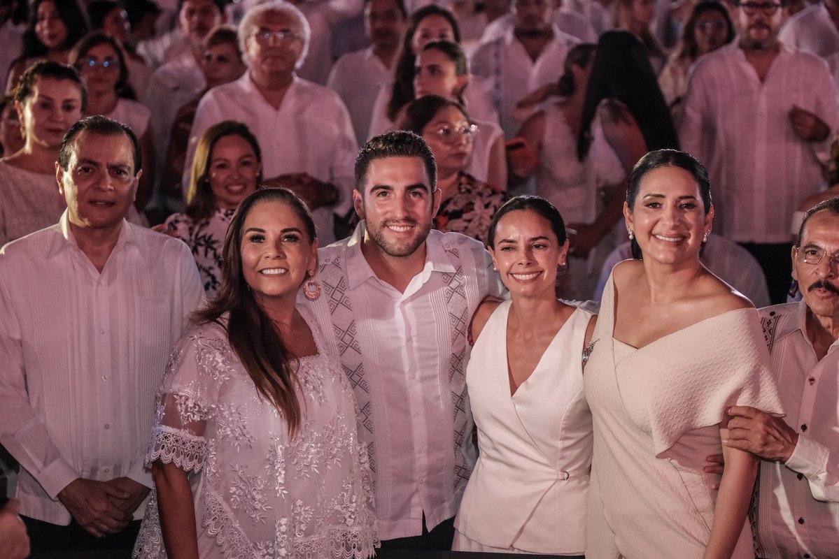 GinoSeguraV's tweet photo. Felicito enormemente a mi amiga y Presidenta Municipal de Playa del Carmen, @estefaniamerkdo, por la presentación de su Segundo Informe de Gobierno.

Me dio mucho gusto acompañarla y conocer los resultados de un año de trabajo en favor de las familias playenses, con acciones que fortalecen la salud, el empleo, la alimentación y el bienestar de su gente.

Estefanía, cuenta conmigo para seguir sumando y haciendo equipo por Playa del Carmen, siempre en coordinación con nuestra Gobernadora @MaraLezama y nuestra Presidenta @Claudiashein.

*Dirigido a la militancia de morena.