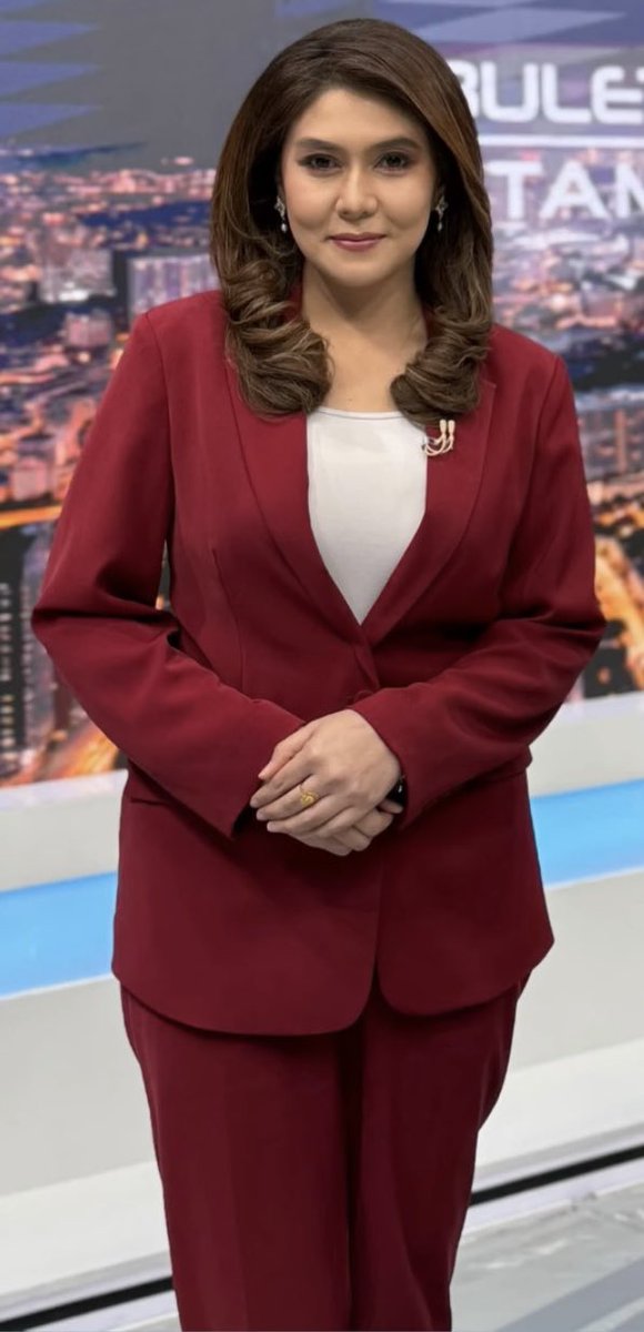 satin_leather10's tweet photo. From DM #asian #newspresenter #formalsuit https://t.co/YVhpfyCIGZ