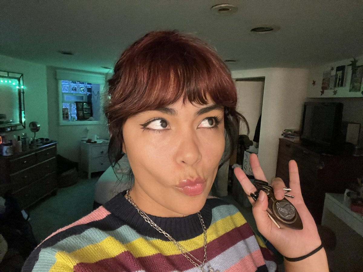 marimrxx's tweet photo. qnd sai de casa eu tinha em mente uma blusa listrada colorida pois achei era ela q tava me chamando o tempo todo https://t.co/b2WaaePWjS