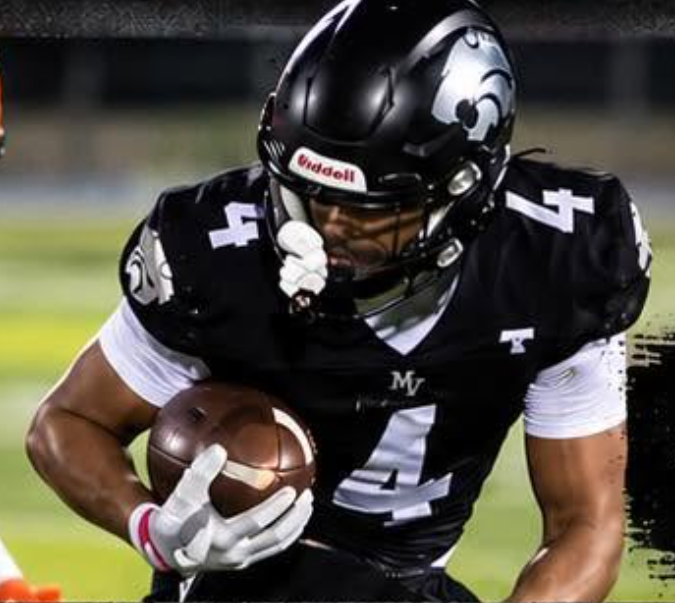 JavierJMorales's tweet photo. Bold Imagery Southern Arizona high school football rushing leaders through Week 4, including the 5A's top running back -- Mountain View junior Drake Davis.

Leaders: https://t.co/tExyZtyYMa 
--- https://t.co/pjEMYYfsgJ