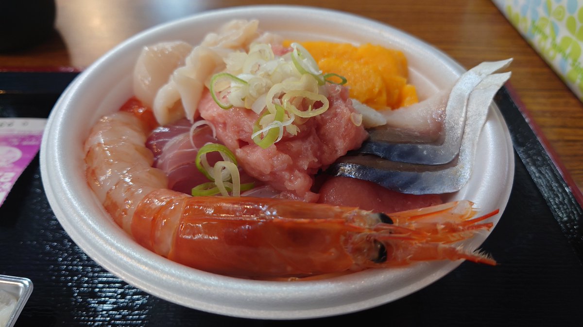 yurutwi's tweet photo. うん、食べ過ぎなのは
わかってるんだ…

←朝食　　昼食(?)→ https://t.co/rOoNbDw272