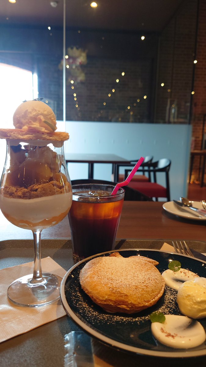yurutwi's tweet photo. うん、食べ過ぎなのは
わかってるんだ…

←朝食　　昼食(?)→ https://t.co/rOoNbDw272