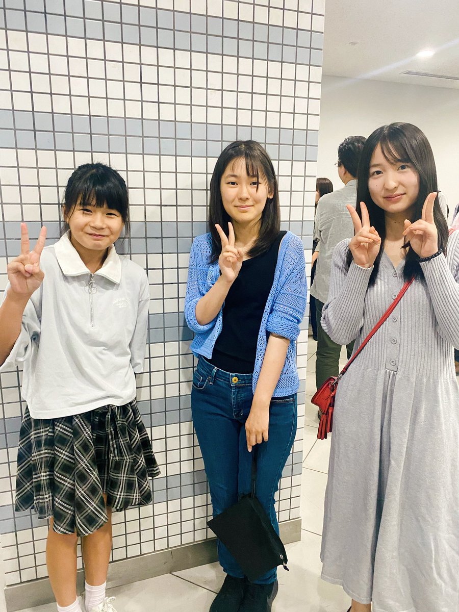 k_yoshimatsu's tweet photo. 『路地の娘』三人娘

上映会写真、色々と皆さんから頂きました
ありがとうございます🙏
皆さんとお会いすることで元気を頂いてます
それが次の映画作りの活力につながります😊 https://t.co/Ftanhfd6JI