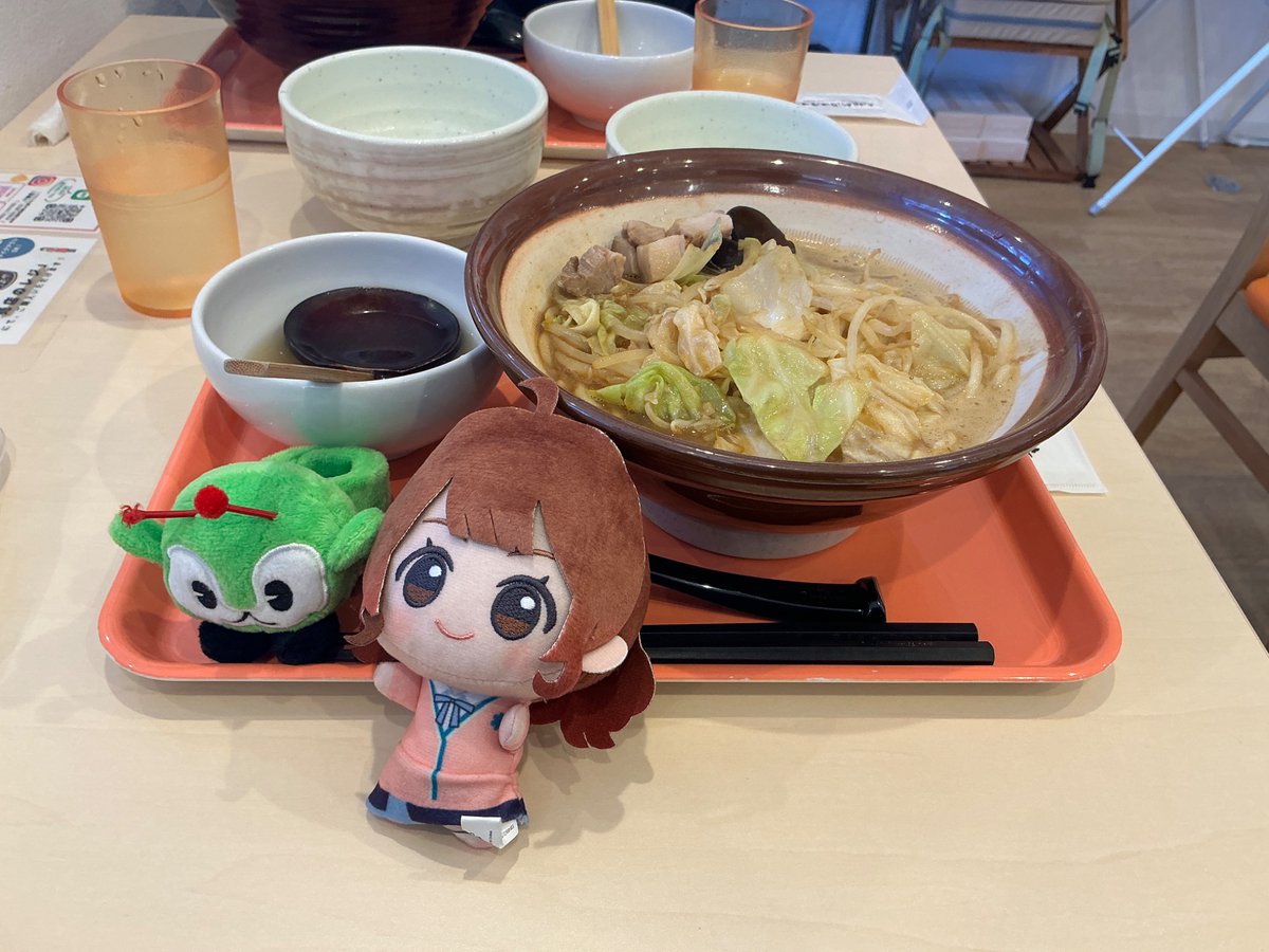 1997Makki's tweet photo. 新潟濃厚味噌ラーメン
燕三条背脂ラーメン
三条カレーラーメン
新潟あっさり醤油ラーメン

新潟五大ラーメンを５日間の旅で食べ尽くすという奇行が友人発案で提案されたので、市町村回収旅の追加タスクとして急遽追加。ガタガタ言うなよ！これがニイガタ！ https://t.co/FYFQ0lu2mg