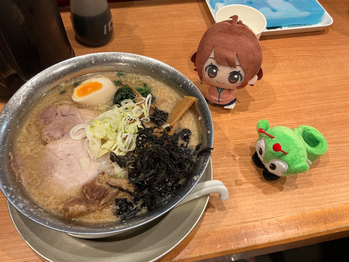 1997Makki's tweet photo. 新潟濃厚味噌ラーメン
燕三条背脂ラーメン
三条カレーラーメン
新潟あっさり醤油ラーメン

新潟五大ラーメンを５日間の旅で食べ尽くすという奇行が友人発案で提案されたので、市町村回収旅の追加タスクとして急遽追加。ガタガタ言うなよ！これがニイガタ！ https://t.co/FYFQ0lu2mg