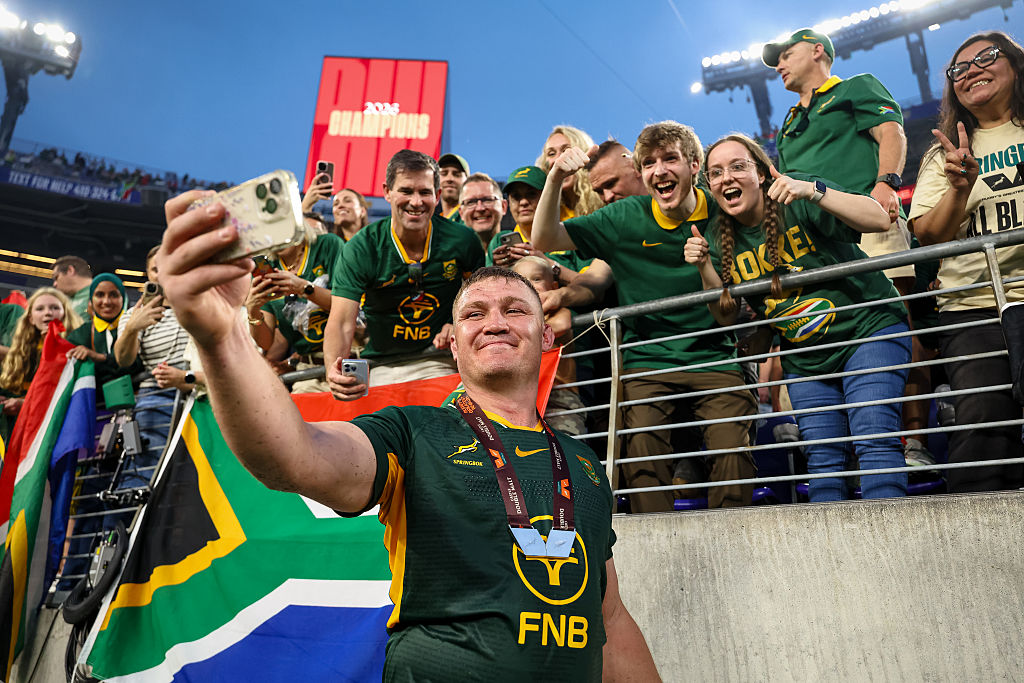 SanzarTRC's tweet photo. SANZAAR NEWS
Springbok coach Rassie Erasmus named a new-look team for their one-off Test against Australia in Perth, which will mark significant occasions for No 8 Jasper Wiese as he earns his 50th Test cap off the replacements bench, while hybrid player Andre Esterhuizen will become the 68th player to captain South Africa.
https://t.co/U2pBz6XOTU