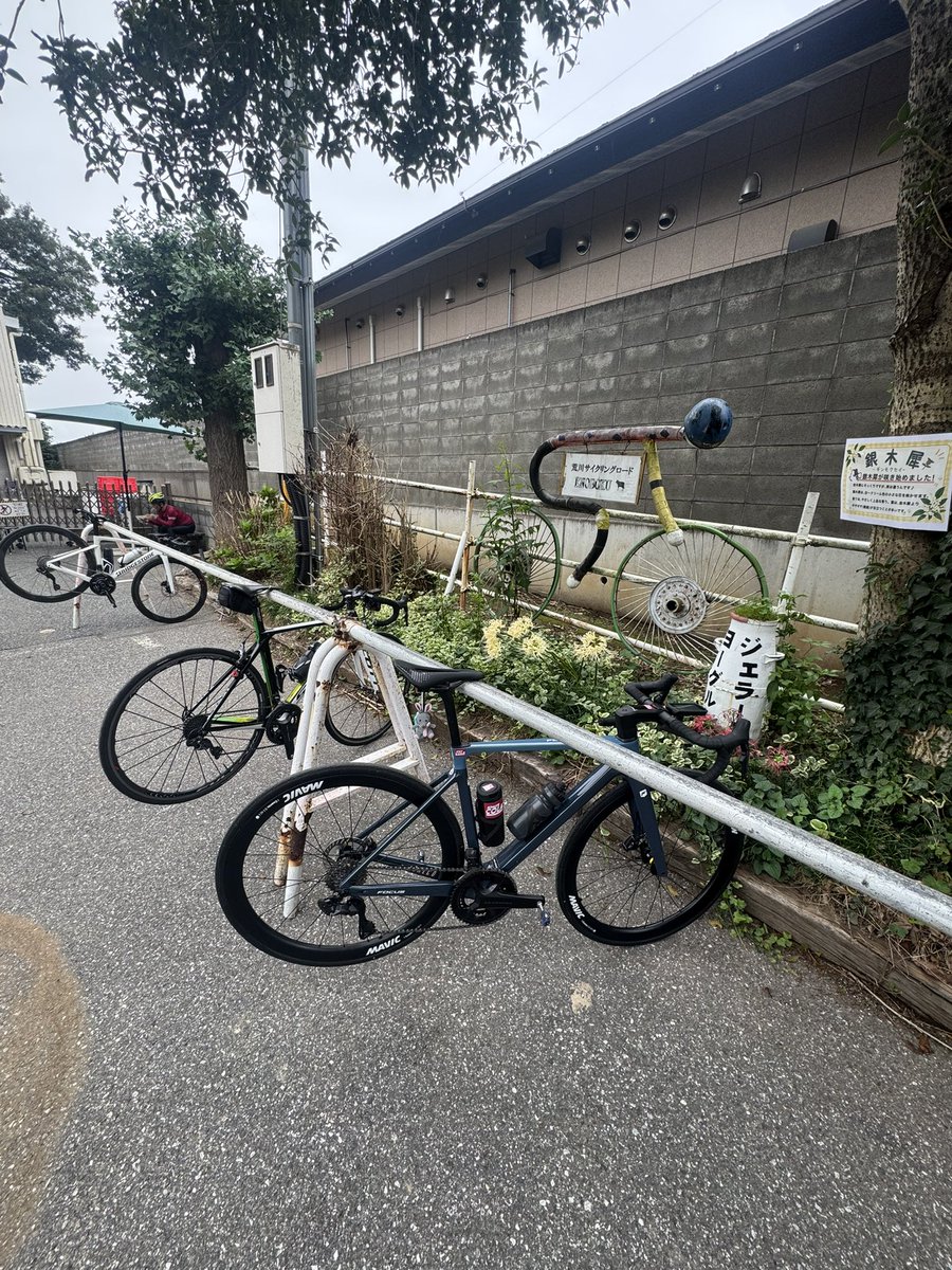 monjirou_FX's tweet photo. J氏のお誘いを受けて久し振りの朝活🚴🚴いつもの南下ルートは水溜まりが多そうなので、北上して榎本牧場まで🐄
営業時間前でジェラート🍦は食べれず…
すっかりデブ化した身体には涼しくて丁度いいリハビリライドでした😊 https://t.co/4A9SyY1Zjf