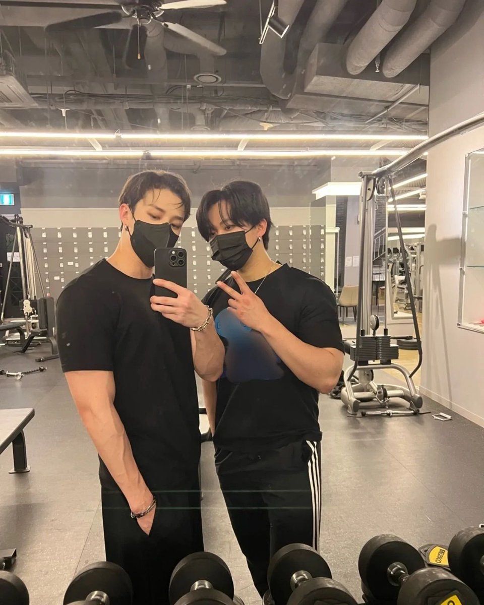 s_ol_tay's tweet photo. 220923 4년 전 오늘의 빈방즈🐺🐷🐇 https://t.co/ZISnHhEEwg