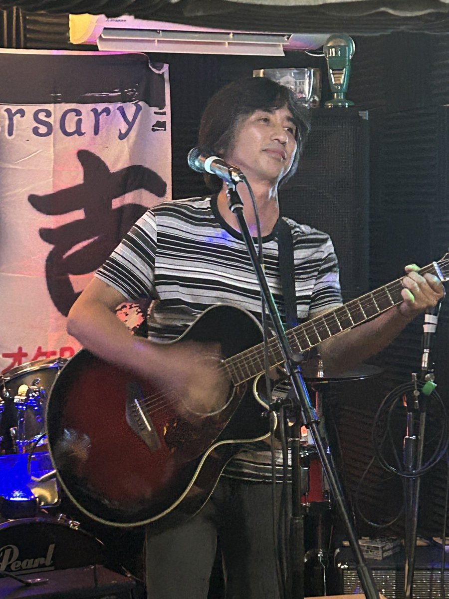 tomokanda0910's tweet photo. 遅くなりましたが19日は新天地で再開されたBCT永吉RRHさんでの初弾き語りライブでした！お店に入った瞬間、まるで親戚のおうちにでも行った時のような安心感、だけど特別感_(´˘｀_)⌒)_

のんびりくつろがせて頂きましたマスター、ママさん、ミサキさん、ガッキーさん、ありがとうございました!(´▽｀) https://t.co/k1OJ1SDFOs