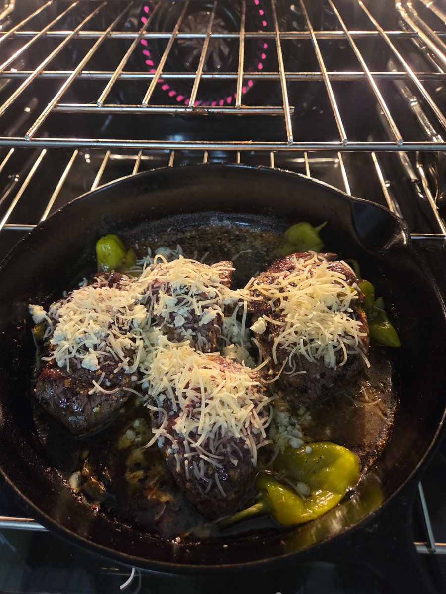 DavidB42469's tweet photo. @chefsevenn Sauce goes on a hamburger steak.  Real steak,  butter, garlic, Montreal steak seasoning. Top with blue cheese and parmesan https://t.co/pQJyG0MQJM
