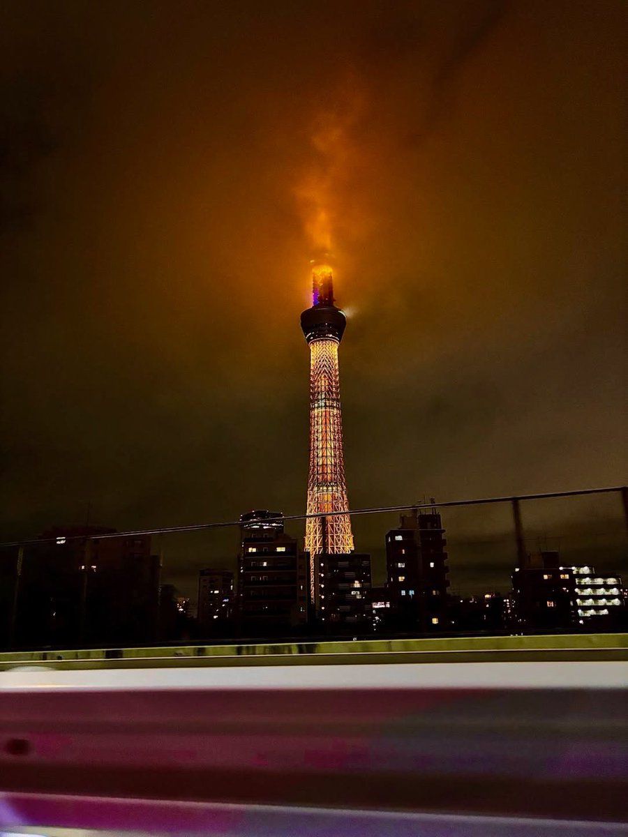 fuma_ten's tweet photo. 写真下手すぎて、スカイツリーが火事みたいになったんだけどw https://t.co/YZXgvfjisF