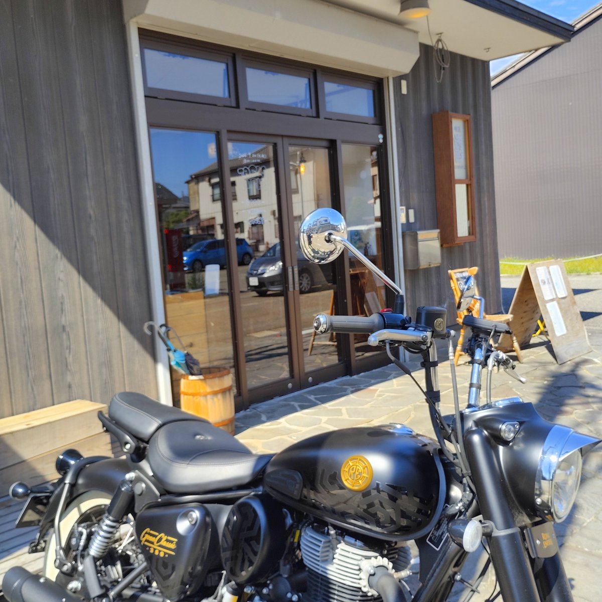 hmsk_ojsn's tweet photo. インドのバイクに乗りましたのでカレーが食べたくなりました https://t.co/Zy27HITAZS