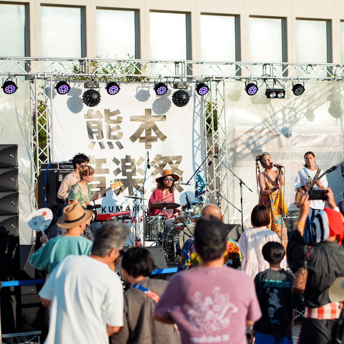 kumamotomusic8's tweet photo. 熊本音楽祭2026
JAMURAI feat. SUGAR SOUL
熊本音楽祭の幕開けを飾ったステージ。
最高のグルーヴと歌声で、鶴屋屋上を一気に熱くしてくれました!
2026.9.19
鶴屋百貨店 屋上
#熊本音楽祭2026 #JAMURAI #SUGARSOUL https://t.co/4A0T4fMAhr
