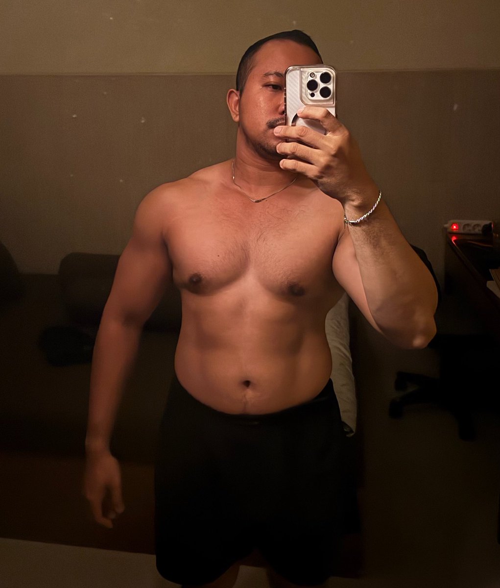 brownlevinson_'s tweet photo. Puff?? Dad bod?? Gatau lah 😗😗 https://t.co/tuH8IdBO6H