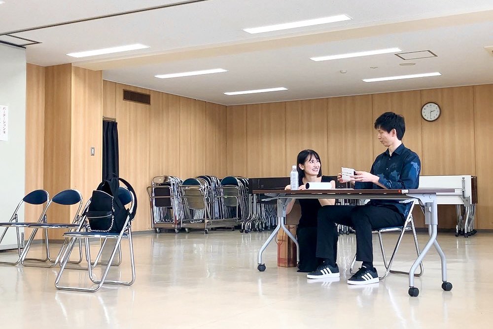 prelude_gekidan's tweet photo.
【 稽古風景📚】
◇ 第14回本公演『#AM254 』
 ̄ ̄ ̄ ̄ ̄ ̄ ̄ ̄ ̄ ̄ ̄ ̄ ̄ ̄
10月14日(水)~18日(日)
インディペンデントシアターOji
🪧 https://t.co/Z6AZsmucjE
🎫 https://t.co/IwN5HxVAHR
☁︎☁︎ Ateam ☁︎☁︎ https://t.co/GfJN4UmrYn