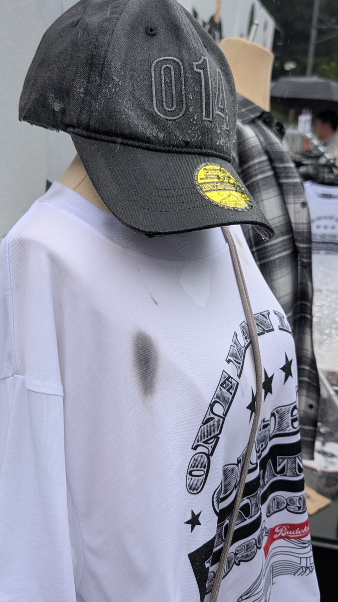 Ricca014kn's tweet photo. みんなキャップ雨で色落ちするから気をつけて！ https://t.co/Ryl2jkXwLj