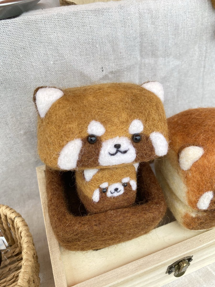 akage_panda's tweet photo. レッサーパンダパン🍞風小物入れもあります。うちのましかくレッサーパンダも入ります。ノーマルもあります。 https://t.co/tgauDsTScT