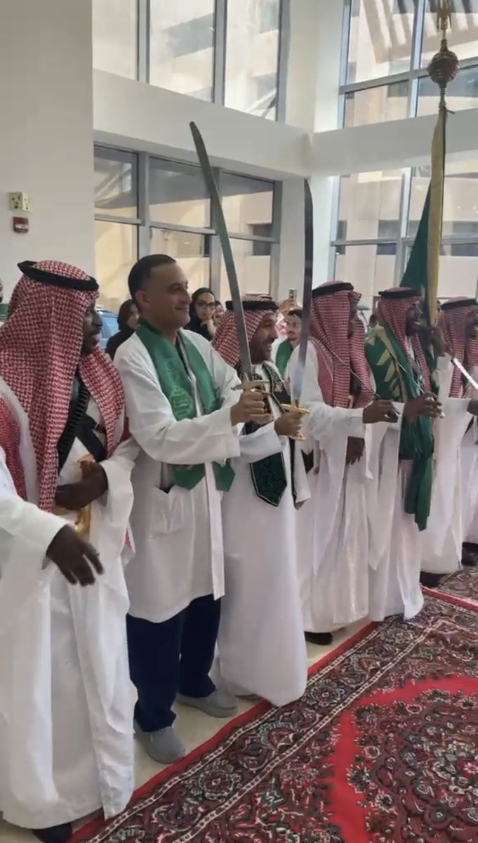 FerasKhaliel's tweet photo. 🇸🇦 هنا السعودية… طموحٌ لا يتوقف.

مجتمع حيوي، اقتصاد مزدهر، وطن طموح.
نمضي إلى الأمام بثبات، ونزدهر في كل مجال.

وفي الصحة والطب، نرى طموح الوطن واقعًا:
تقنيات متقدمة، ابتكارات واختراعات سعودية تصل إلى العالم، إنجازات عالمية، ونتائج تصنع جودة حياة أفضل للإنسان.

بفضل الله، ثم بدعم قيادتنا وحكومتنا الرشيدة، نستمر في الإنجاز، ونرفع اسم المملكة عاليًا، ونُسهم في بناء مستقبل يليق بعظمة هذا الوطن.

وطنٌ ننعم فيه بالأمن والأمان، بالعز والكرامة، بالمحبة والوفاء، وبوحدة شعبٍ يلتف حول وطنه وقيادته.

🇸🇦 كل عام والسعودية شامخة، آمنة، عزيزة ومزدهرة… وكل عام ووطننا الغالي بخير.

#اليوم_الوطني_السعودي #عزنا_بطبعنا #رؤية_السعودية_2030 #السعودية #SaudiNationalDay #Vision2030
