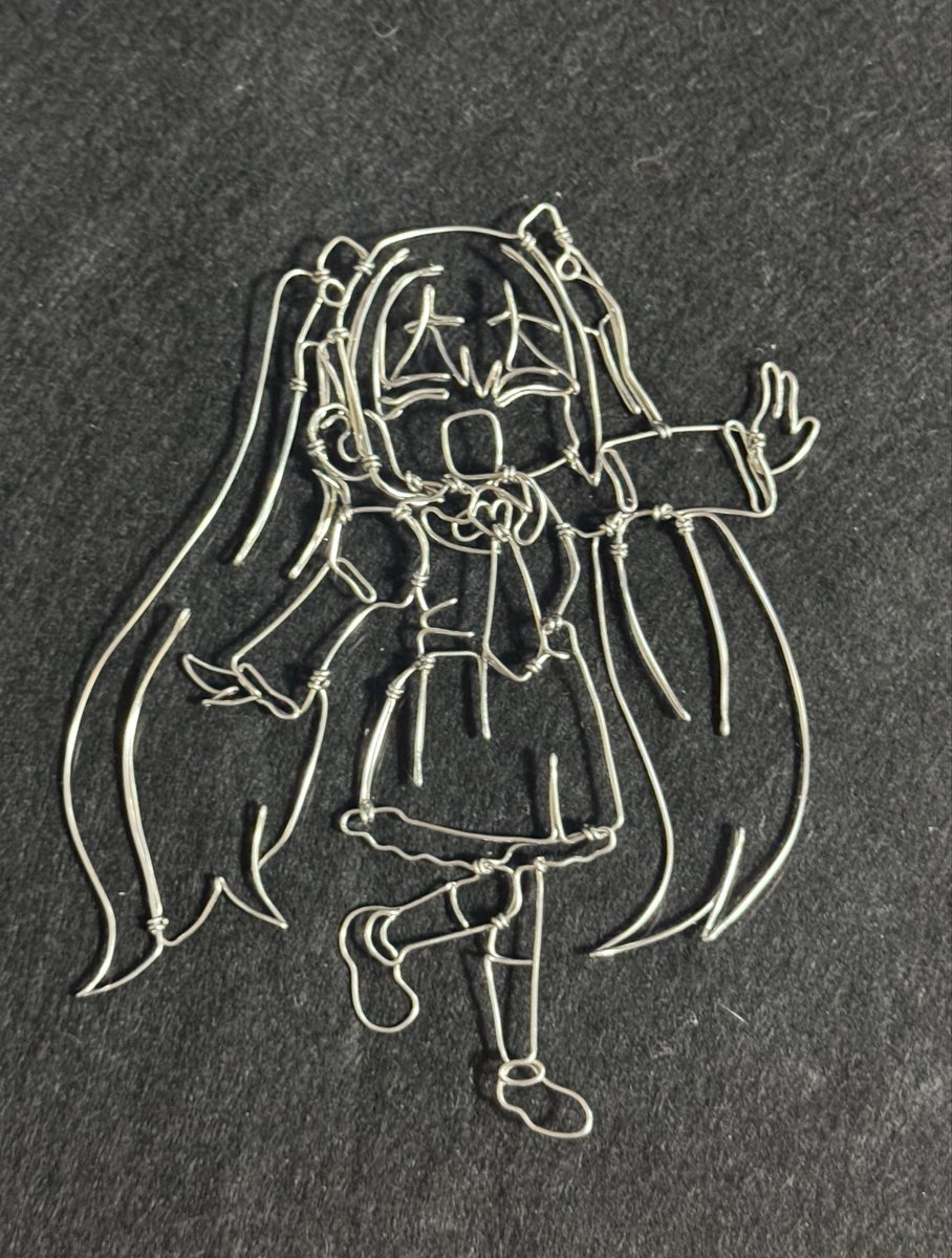BbVocaloid's tweet photo. キノシタさん家のミクさんは
やっぱりかわいい！

#服従しないわ���〜ん
#キノシタ
#ステンレスワイヤーアート1本モノ https://t.co/UCBJ2reuRf