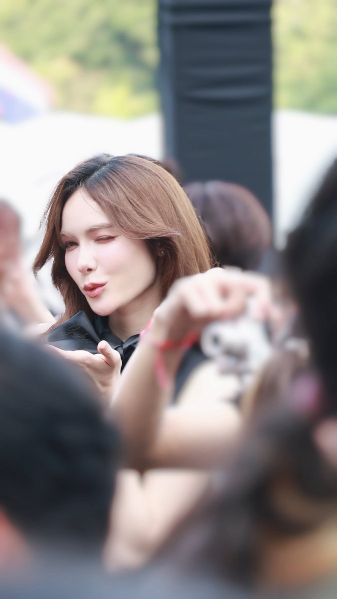 Yukiii0223's tweet photo. The authority of the beauty pageant team goes without saying. 😎

ELLEFashionWeek2026 X MAMC 
#ELLEFashionWeek2026
#EFW26ATICONSIAM 
#charlotte https://t.co/e1kYdZR1ZT