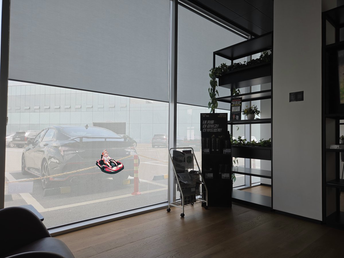 MeiRacing's tweet photo. i came to car repairshop for oil replacing.
and watching pippa now.

#capippalist

lunchtime so im alone here lol. https://t.co/XxzyFXCg67