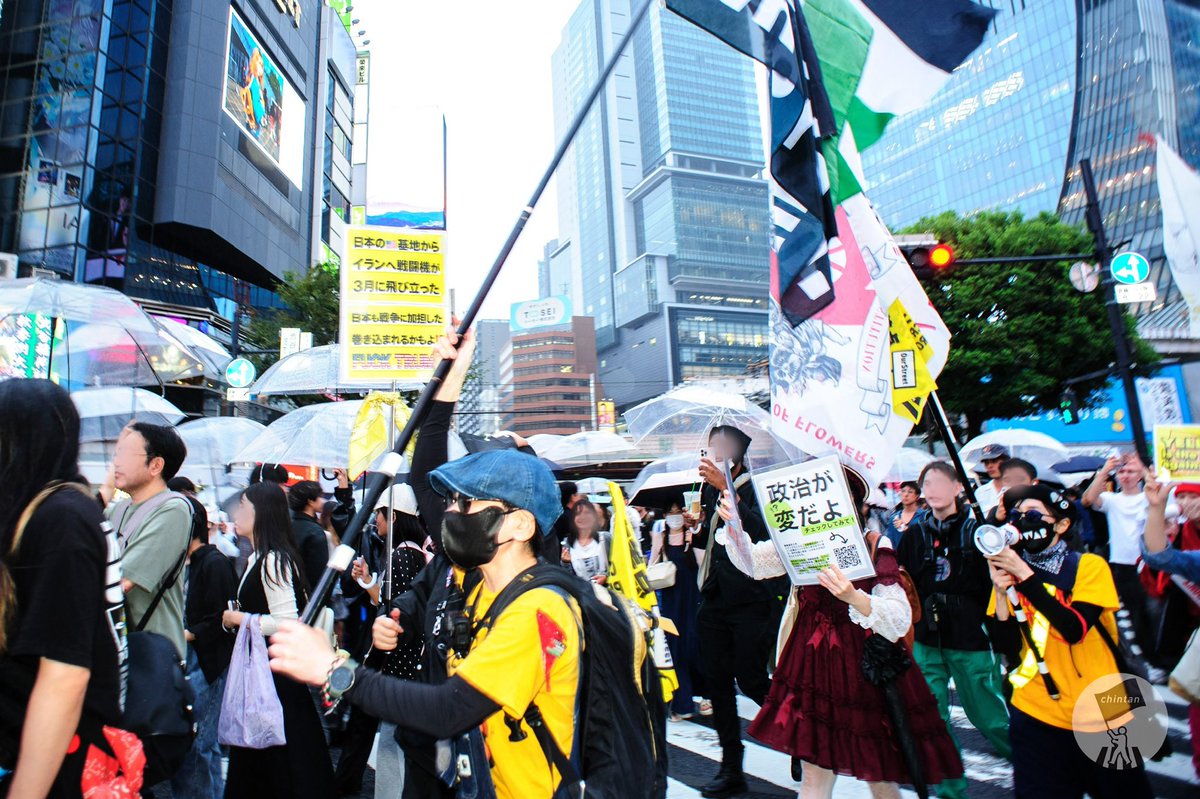 kouhakucodedemo's tweet photo. ❤️9/19、紅白コーデで渋谷へ🤍
人の波、熱気、街を埋め尽くすようなエネルギー。

「デモって、こんなに街の空気を変えるんだ」
そう感じるほどの迫力でした。

その中に紅白が混ざることで、さらに目を引く景色に。❤️🤍📷

#0919渋谷交差点ジャック
#交差点写真部
＠chintan_PMB https://t.co/UYHKOL9Iio