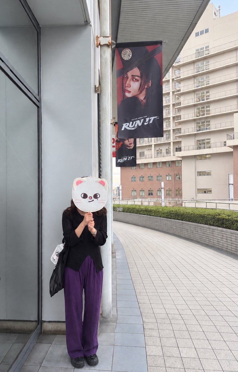jini32oO's tweet photo. 若い子らみんな可愛く写真撮ってるなか、突っ立って撮ってもらうことしかできひんのおばばすぎ૮( ̳ т ̫ т ̳ )ა💦 https://t.co/WkZdUsBK0t