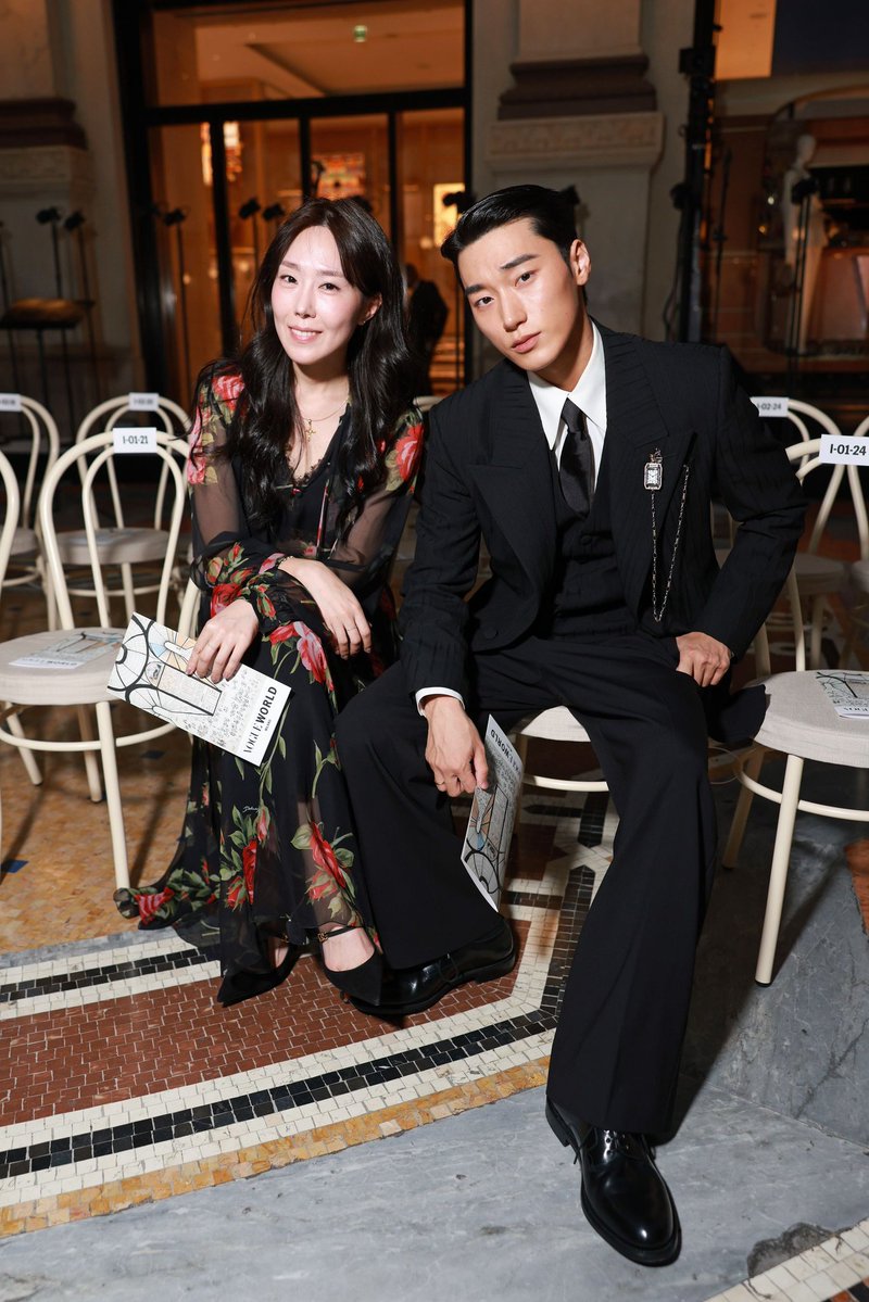 allforsan710's tweet photo. VOGUE JAPAN mentioned CHOI SAN in
"Who shone as the best-dressed at "VOGUE WORLD: MILANO"? A roundup of the most impactful red carpet looks".

CHOI SAN AT VOGUE WORLD
#SANxVOGUEWORLD #SANxDOLCEGABBANA #CHOISAN #산 @dolcegabbana @voguemagazine https://t.co/uXqKefKdwz