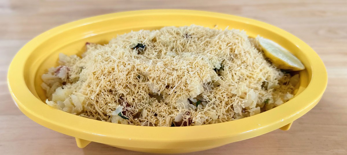 Agnoup's tweet photo. #Breakfastisserved 
Aaj sev ki baarish ka di 😋😁 https://t.co/hKEsRmEmI0