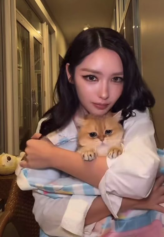 xiaoxin77zhu's tweet photo. When can me play together with baby Viola?😾🫤

LOVE YOU MORE LK 23
#lookkaewkamollak
#babyviola https://t.co/Ro1mVLkCAE