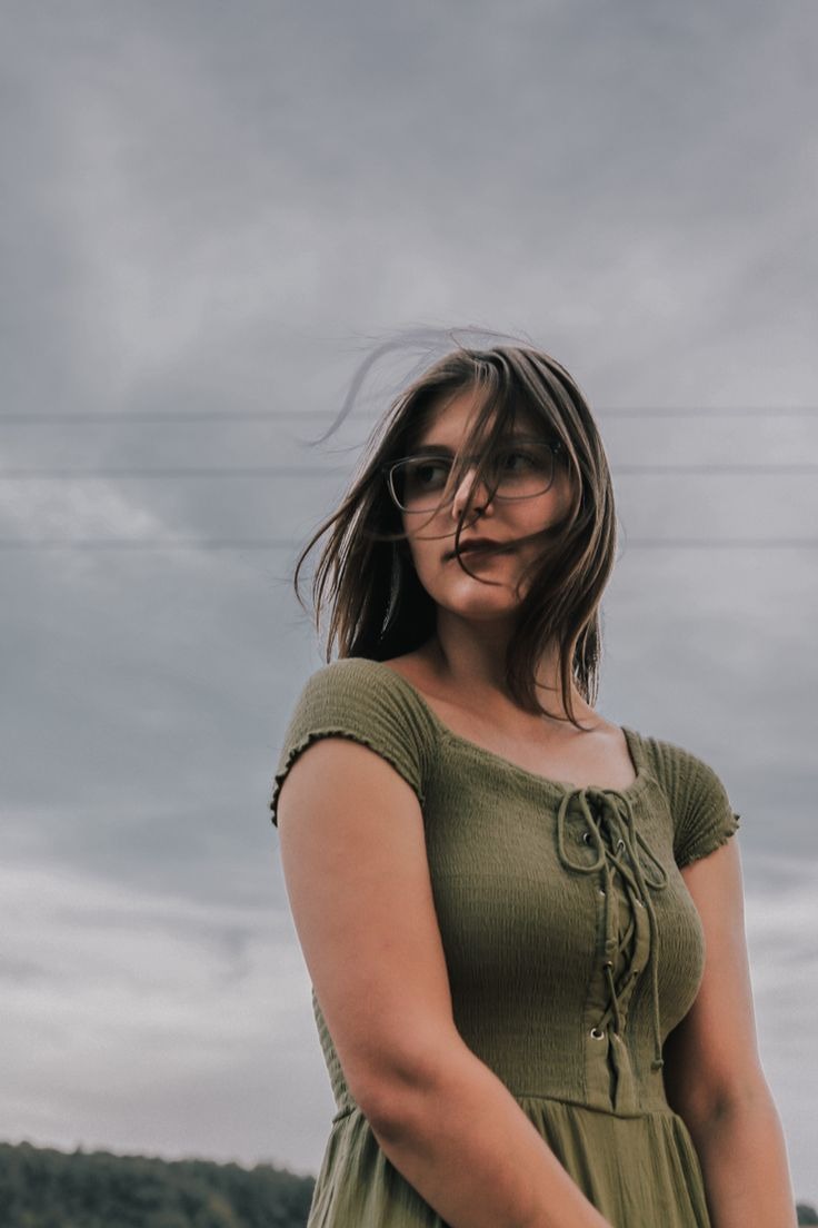 ChloeHallrq's tweet photo. They leave young adolescents comparing their normal, unedited lives to a monetized fiction, completely destroying their self-esteem. https://t.co/znOxFGZC42