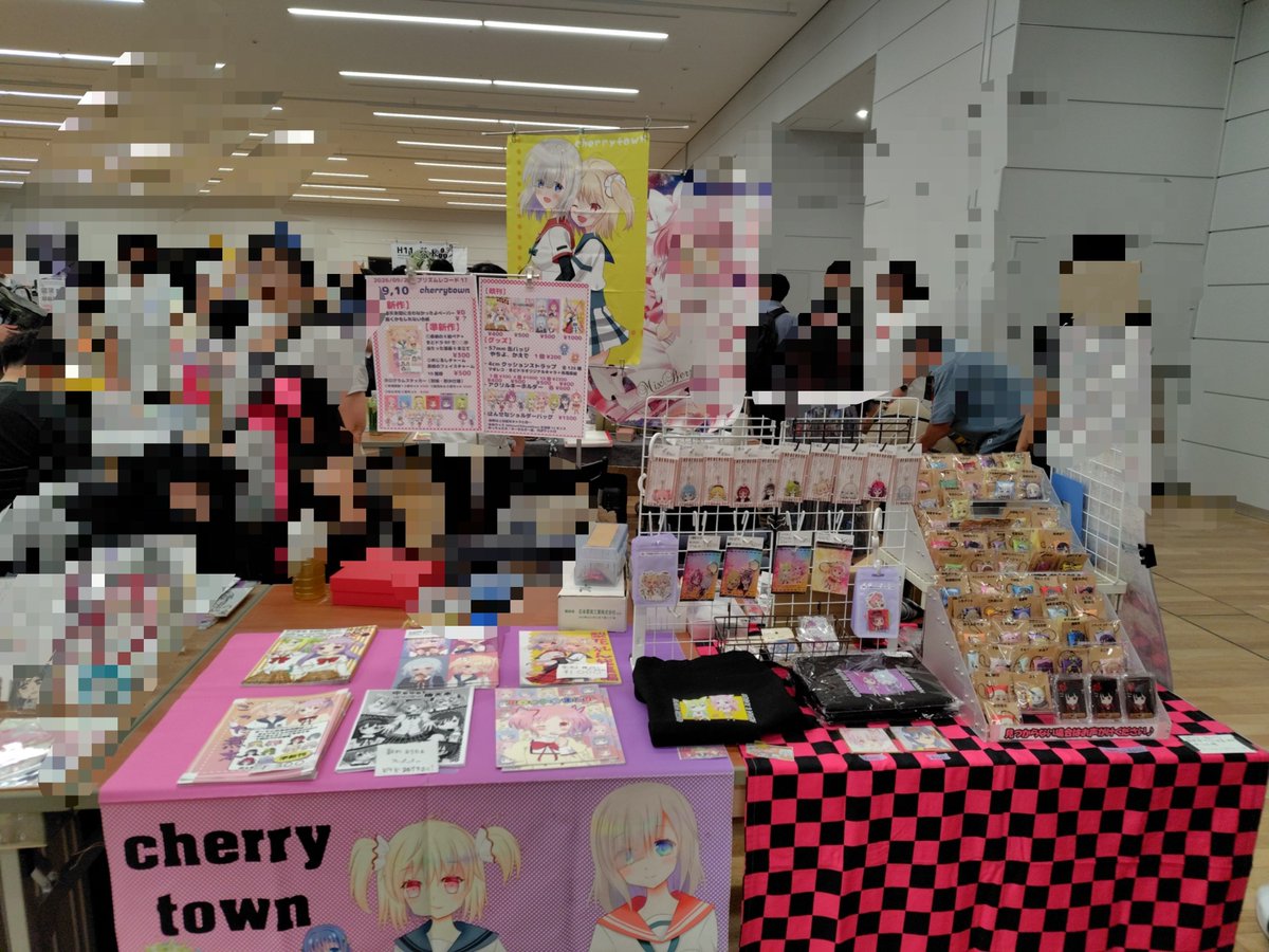 cherrytown_anna's tweet photo. 設営完了しました！してます…！
梨花れんちゃん総集編完売したので残りはメロンブックスさんです。よろしくお願い致します…！ https://t.co/DuXH8ZltYX