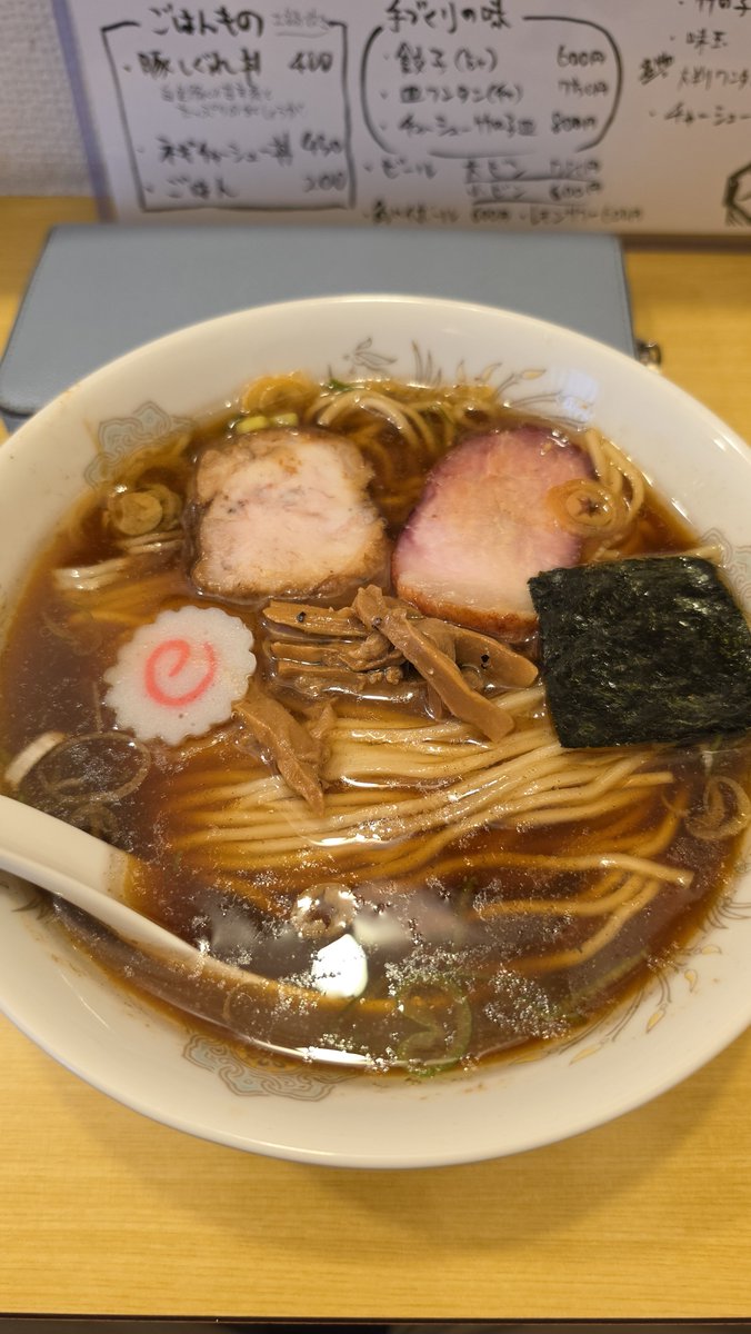 __PRiNCExx's tweet photo. 東京拉麺 六琴
東京都杉並区天沼3-28-7

★拉麺(小)

※本日二件目

#東京拉麺六琴
#ラーメン #拉麺 #ラーメンインスタグラム #麺スタグラム #麺活 #麺テロ #ラーメン部 #ラーメンパトロール #まんまニンニク #ラーメン好きな人と繋がりたい https://t.co/4Oc5Km1ckK